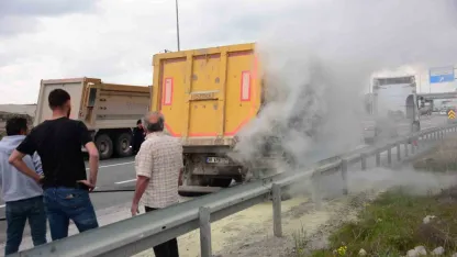 Kayseri’de tırın lastiklerinde çıkan yangın büyümeden söndürüldü