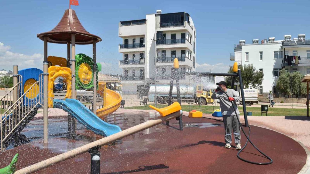 Kepez’de park ve oyun alanlarında hijyen seferberliği