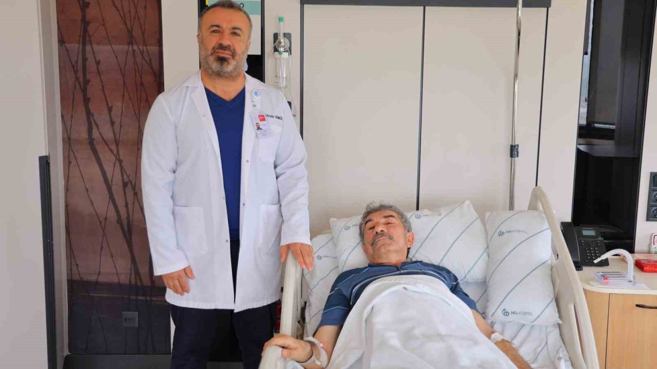 Kilo kaybıyla hastaneye başvuran hastanın böbreğinden 20 santimlik tümör çıkarıldı