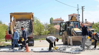 Kırıkkale’de kilit parke ve asfalt çalışmaları sürüyor