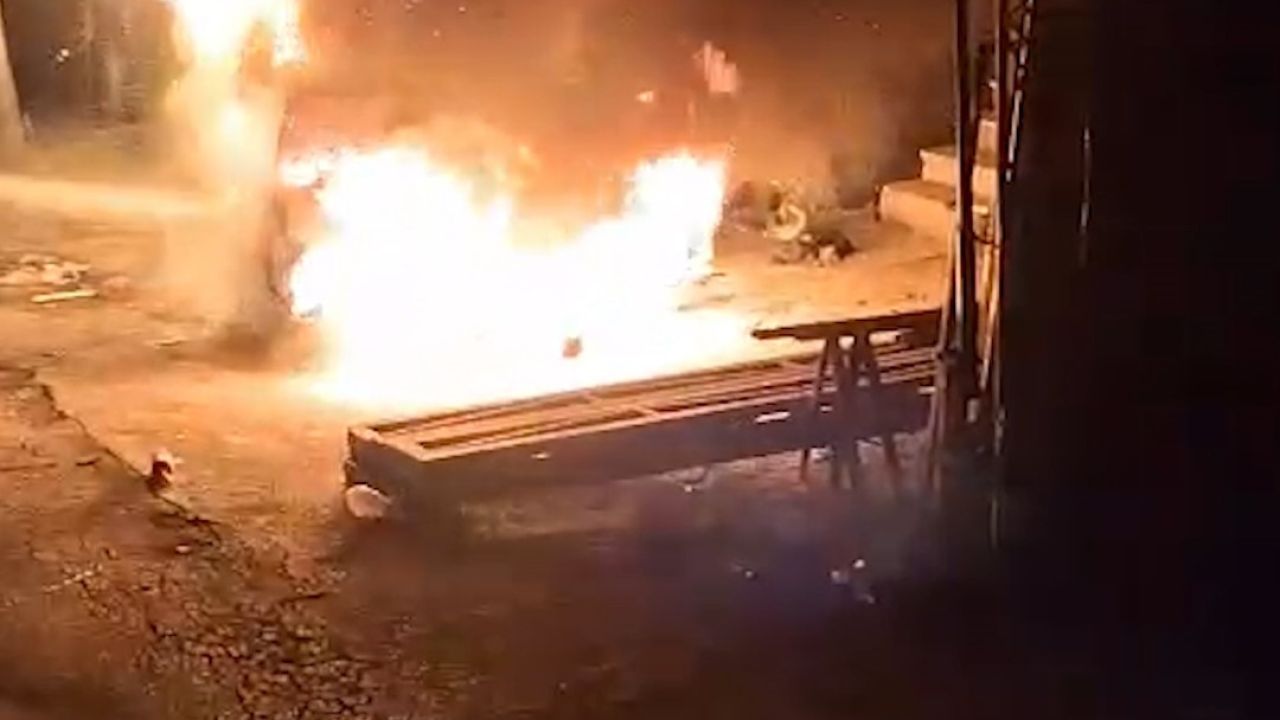 Kırıkkale’de park halindeki otomobil alev topuna döndü
