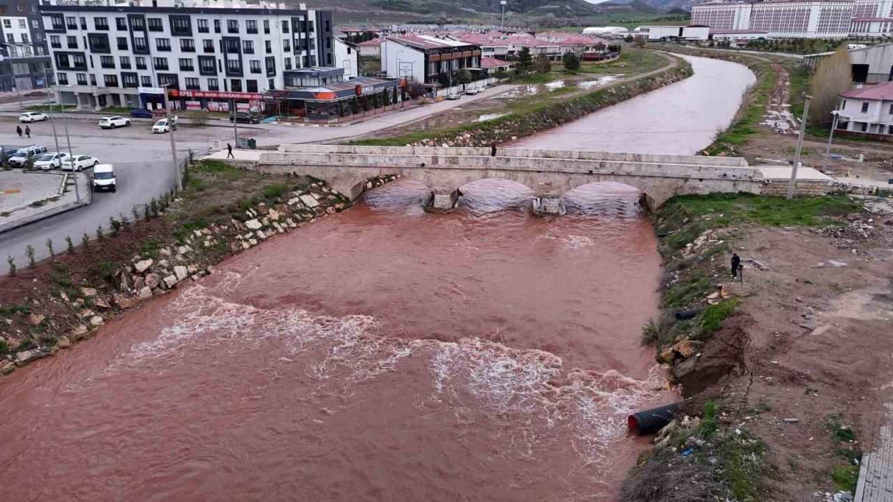 Kızılırmak’a rengini veren Fadlum ırmağı 8 ay sonra yeniden coştu