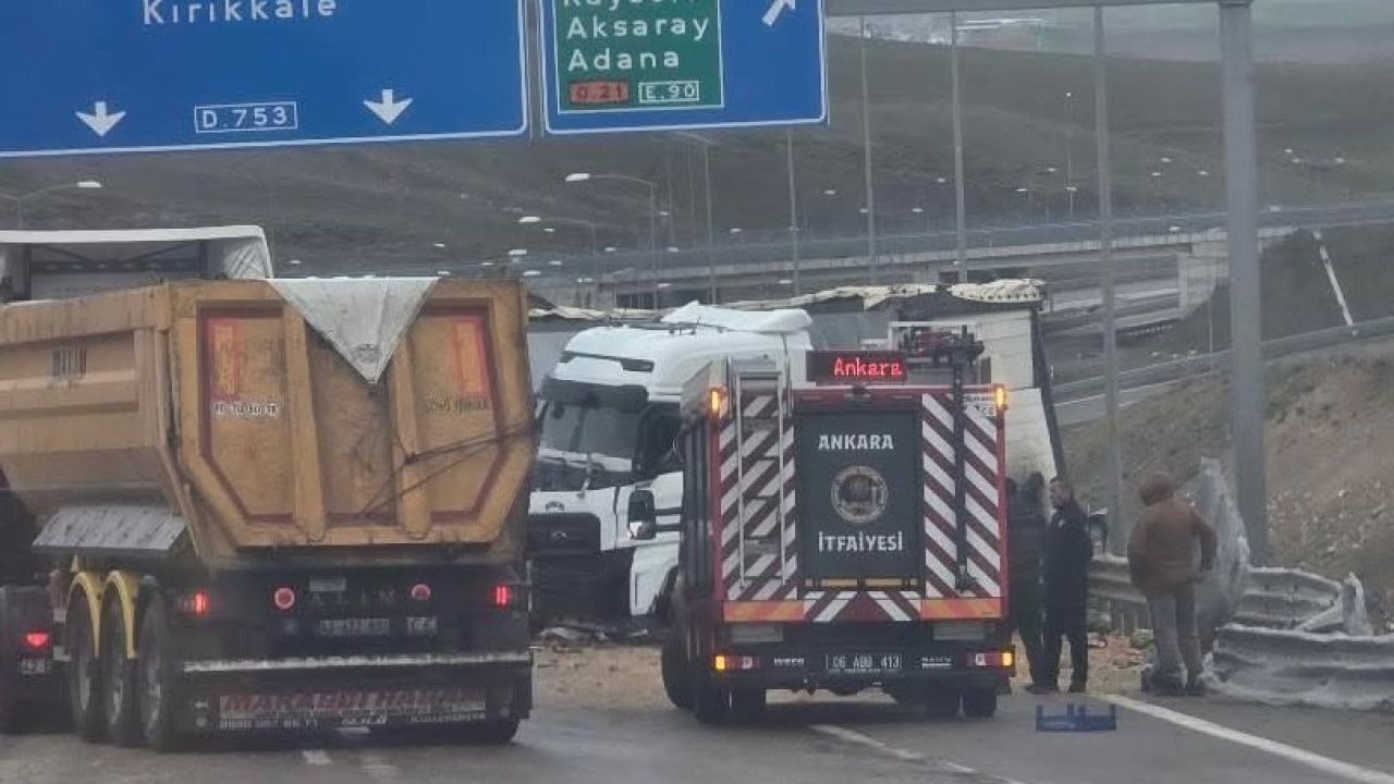 Konya’da meyve ve sebze yüklü tır bariyerlere çarptı: 1 yaralı