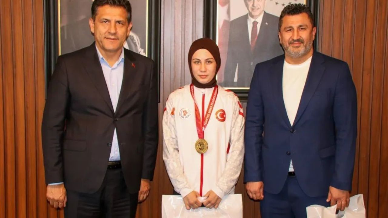 Kozanlı boksör Azranur, Gençler Olimpiyatları’nda Türkiye’yi temsil edecek