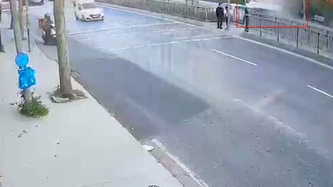 Küçükçekmece’de genç mühendisin hayatını kaybettiği kazanın güvenlik kamerası görüntüleri ortaya çıktı
