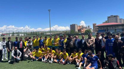 Kurtalan’da Liseler Arası Futbol Turnuvasının Şampiyonu Kayabağlar ÇPL oldu