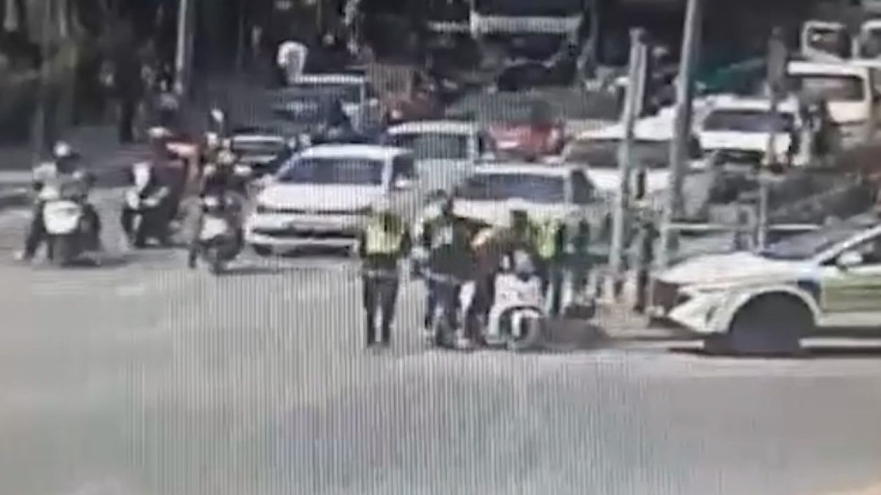 Kuryeyi polisin ‘heimlich’ manevrası kurtardı