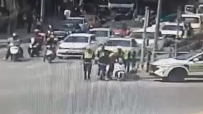 Kuryeyi polisin ‘heimlich’ manevrası kurtardı