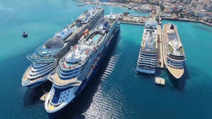 Kuşadası’na 4 gemi ile 10 bin 800 turist geldi