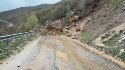 Kuvvetli yağış hayatı felç etti, birçok köyün yolu kapandı