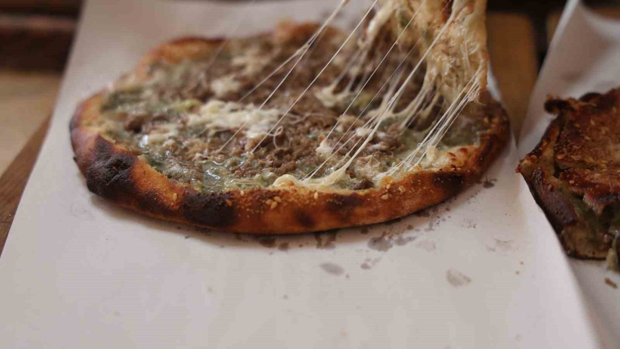 Lezzetini aroması ve odun ateşinden alan Anadolu’nun pizzası: ‘Yağ somunu’