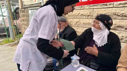 Maarifin kalbinde marifetli gençlik tansiyon ölçtü
