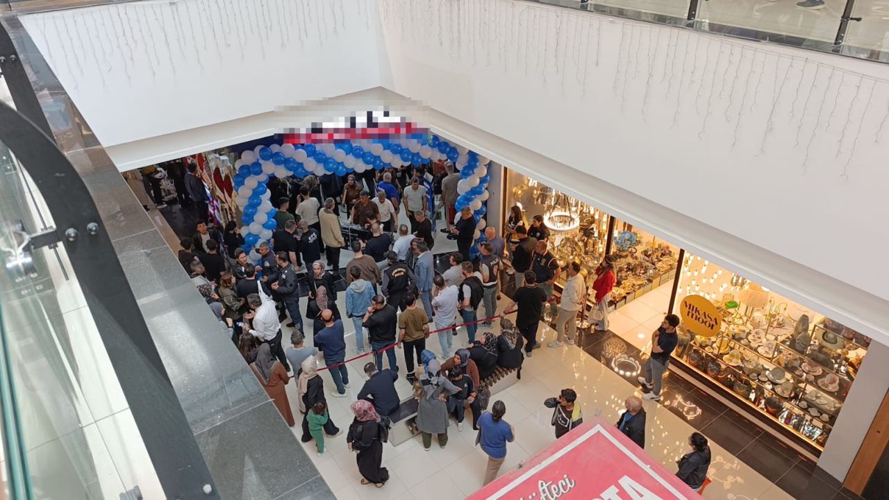 Mağaza açılışında izdiham yaşandı