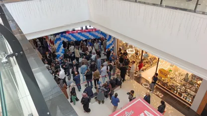 Mağaza açılışında izdiham yaşandı