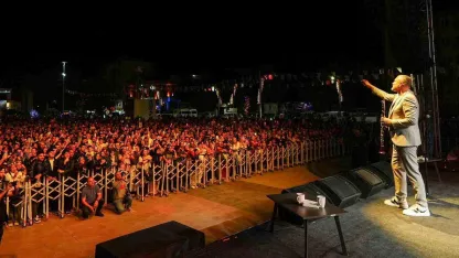 Manisa’da hıdırellez coşkusu Hüsnü Şenlendirici konseriyle zirveye ulaştı