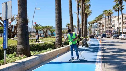 Marmaris’te bisiklet yolları bakımdan geçiyor