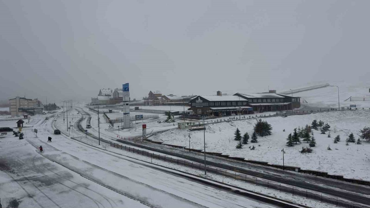 Mayıs karı Erciyes’i beyaza bürüdü