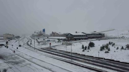 Mayıs karı Erciyes’i beyaza bürüdü