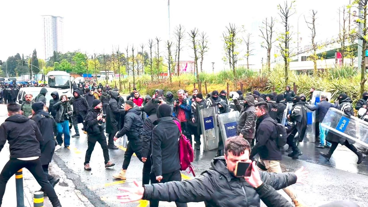 Mecidiyeköy’de izinsiz yürüyüşe polisten müdahale