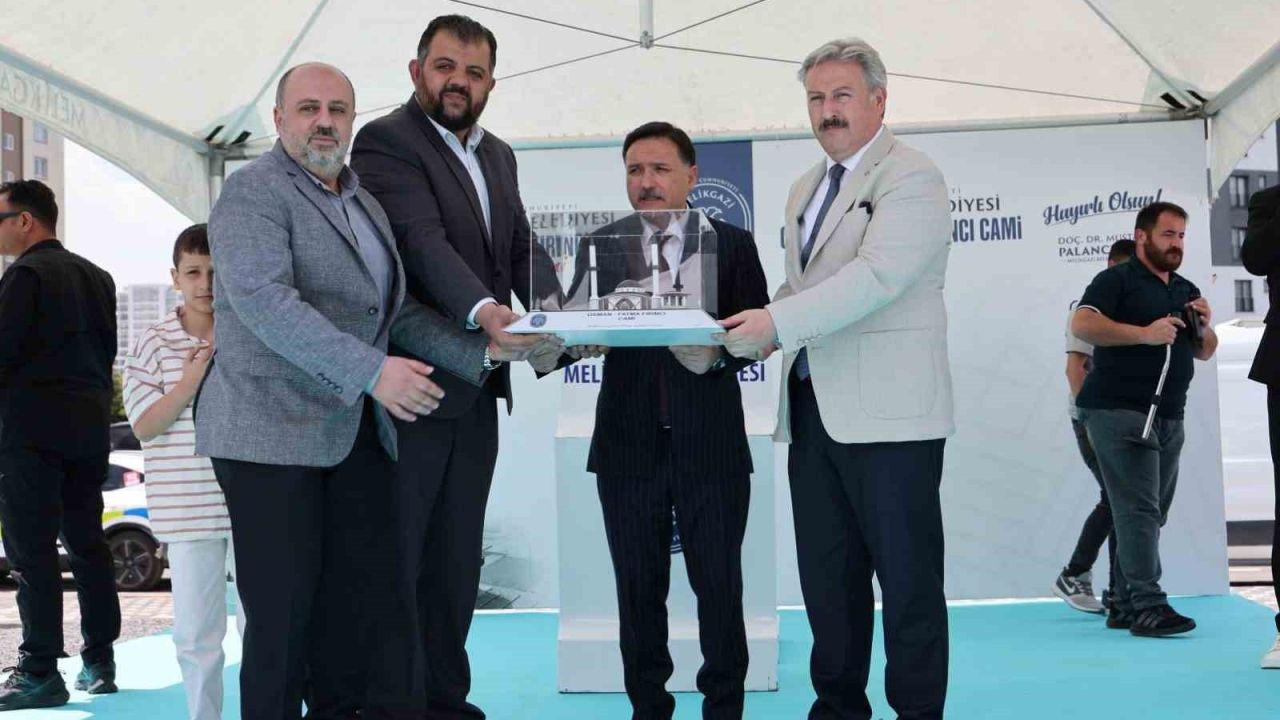 Melikgazi’de Osman-Fatma Fırıncı Cami ibadete açıldı