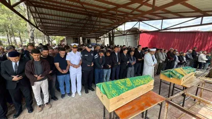 Mersin’de ölen 2 kardeşin cenazesi gözyaşları arasında defnedildi