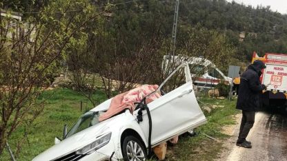 Mersin’de otomobil ile tır çarpıştı: 1 ölü, 2 yaralı