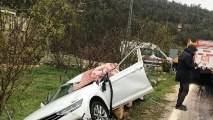 Mersin’de otomobil ile tır çarpıştı: 1 ölü, 2 yaralı