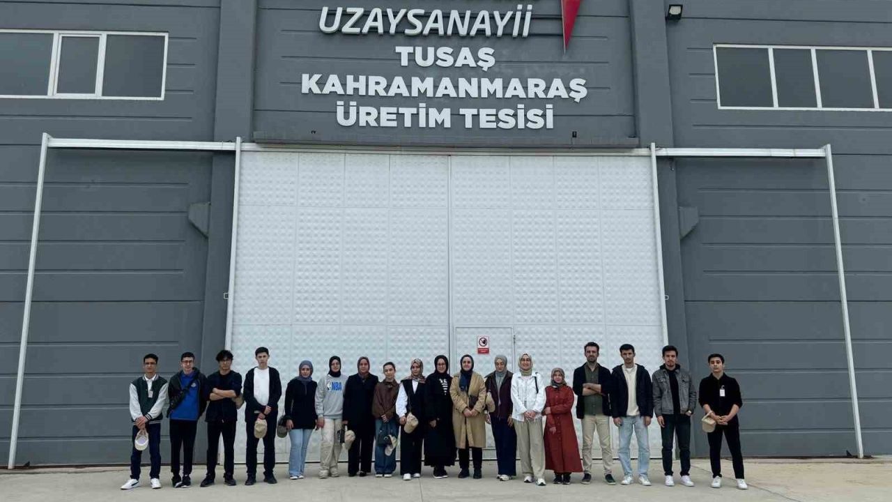 Milli teknoloji hamlesi gençlere yerinde anlatıldı