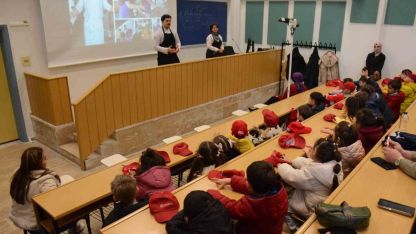 Minik eller mutfakta ilk deneyimini yaşadı