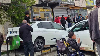 Muş’ta iki araç çarpıştı