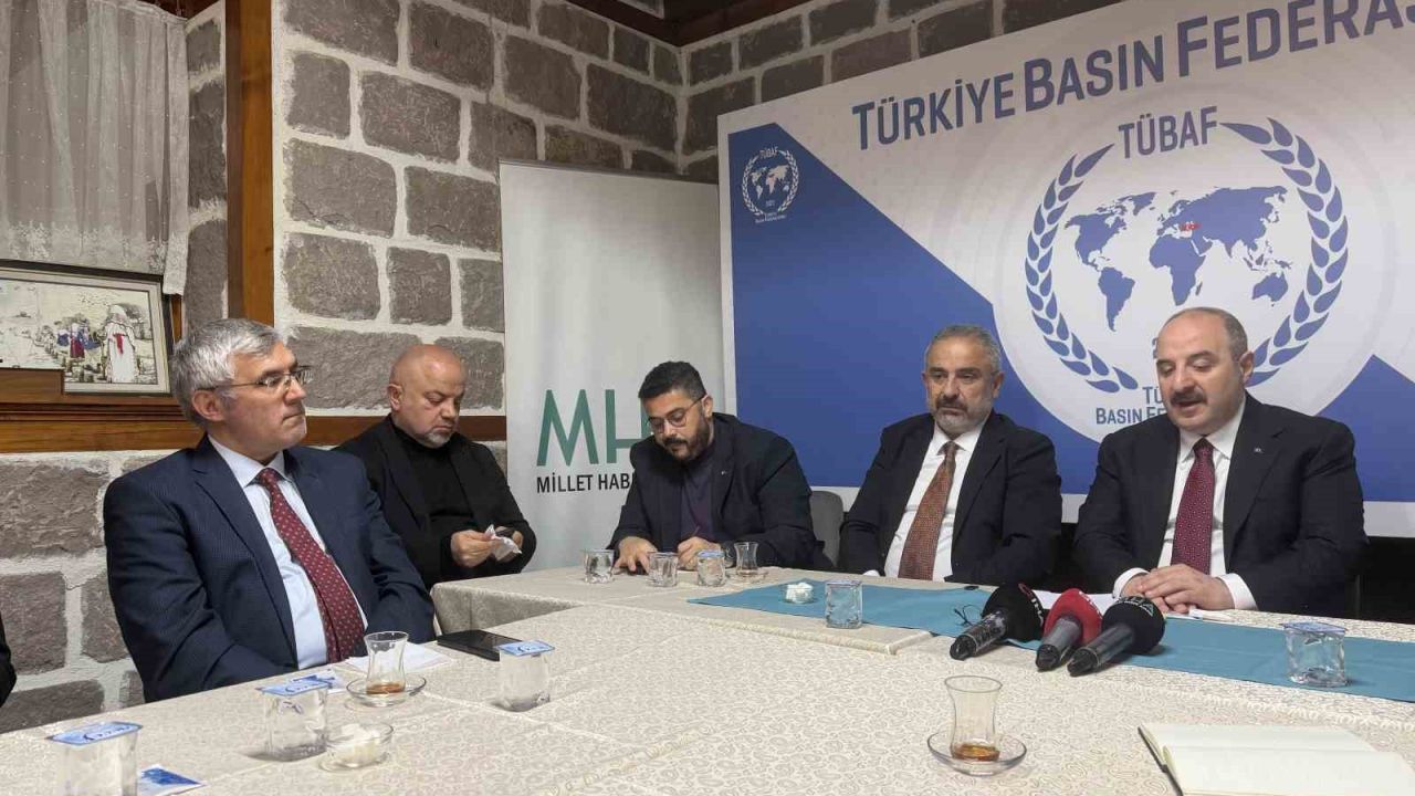 Mustafa Varank: "Şu anda partinin bütün dizaynını Özgür Özel’e göre yapıyorlar"