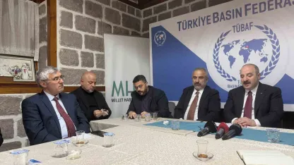 Mustafa Varank: "Şu anda partinin bütün dizaynını Özgür Özel’e göre yapıyorlar"