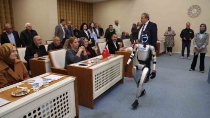 Nüfusa kayıtlı robot mecliste: Heyecanlı anlar