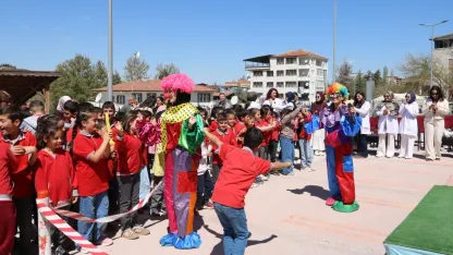 Öğrenciler bilim şenliğinde heyecan dolu bir gün yaşadı