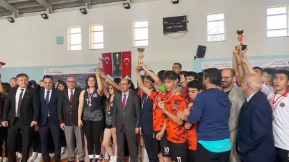 Okullar arası spor festivali coşkusu: Ödüller sahiplerini buldu