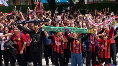 Ortaokul öğrencilerinden Eskişehirspor’a coşkulu destek