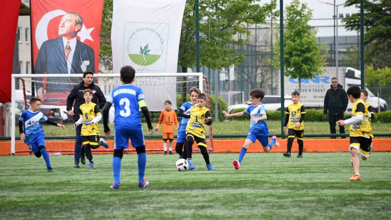 Osmangazi’de çocuklar sahada buluştu