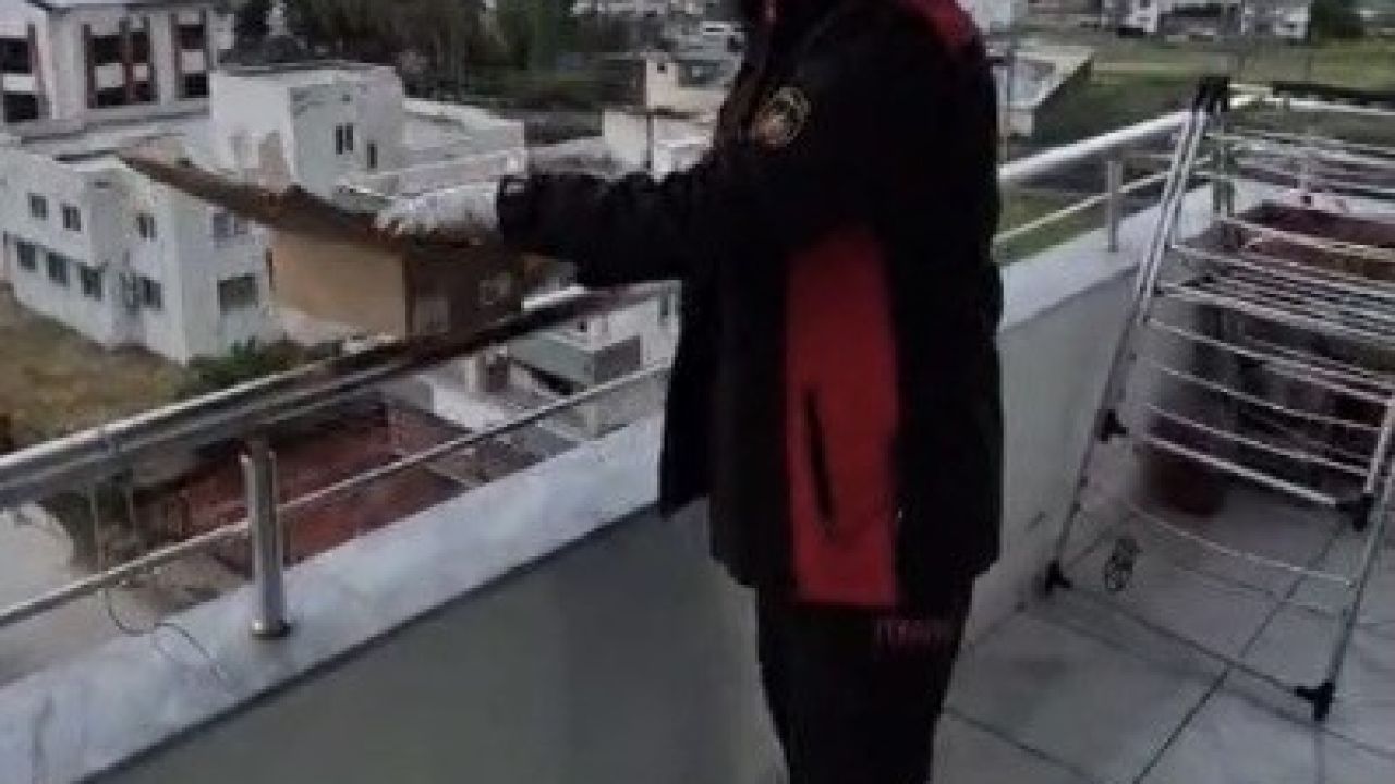 Osmaniye’de aspiratör borusuna giren 3 kırlangıç kurtarıldı