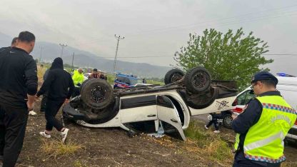 Osmaniye’de kontrolden çıkan otomobil tarlaya devrildi: 1 yaralı