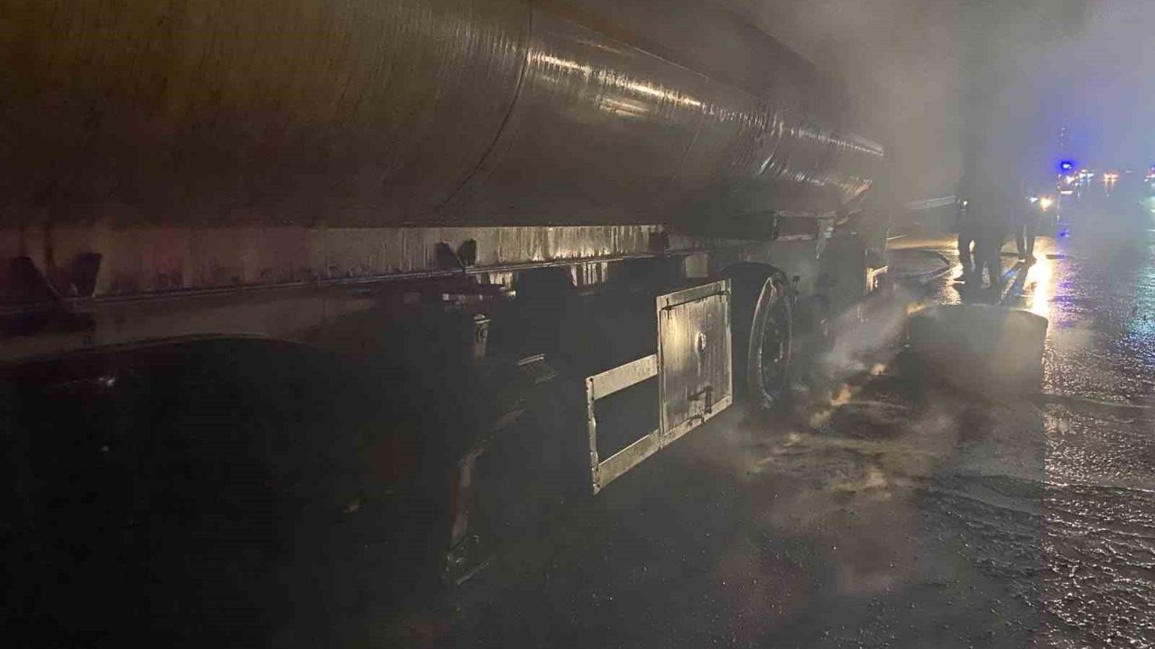 Osmaniye’de seyir halindeki tanker alevlere teslim oldu