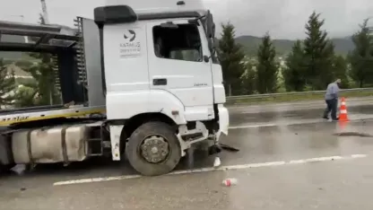 Osmaniye’de tır yağmurda savruldu