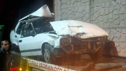 Otomobil 50 metreden şarampole uçtu: 2 kişi araçtan atlayarak kurtuldu