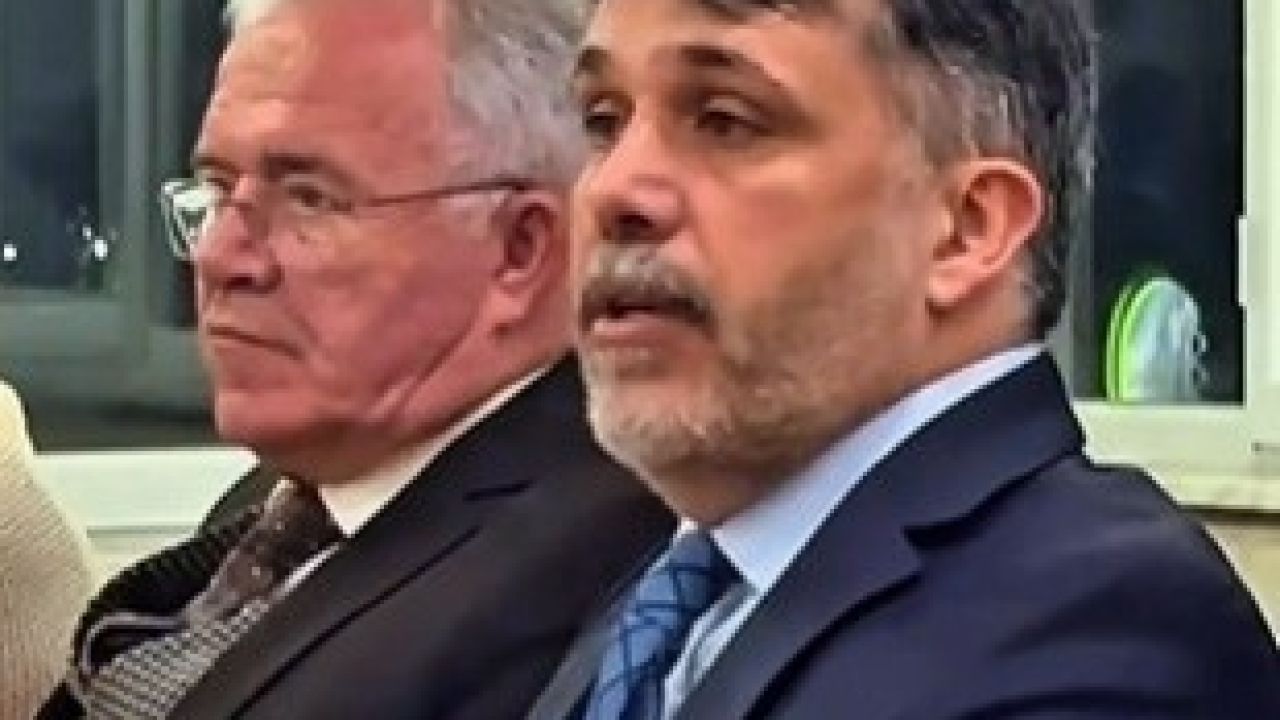 Övgü dolu konuşma sosyal medyada farklı yorumlara neden oldu