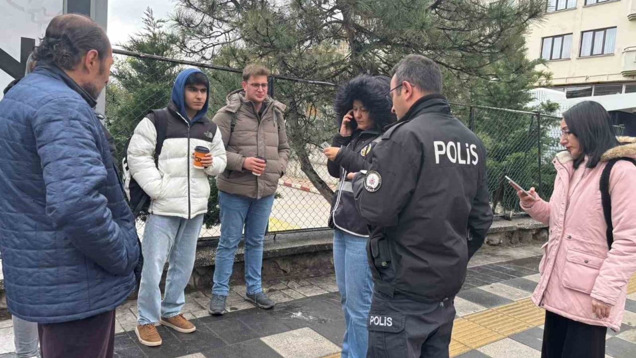 Polisten öğrencilerin yoğun olarak bulunduğu bölgelerde denetim