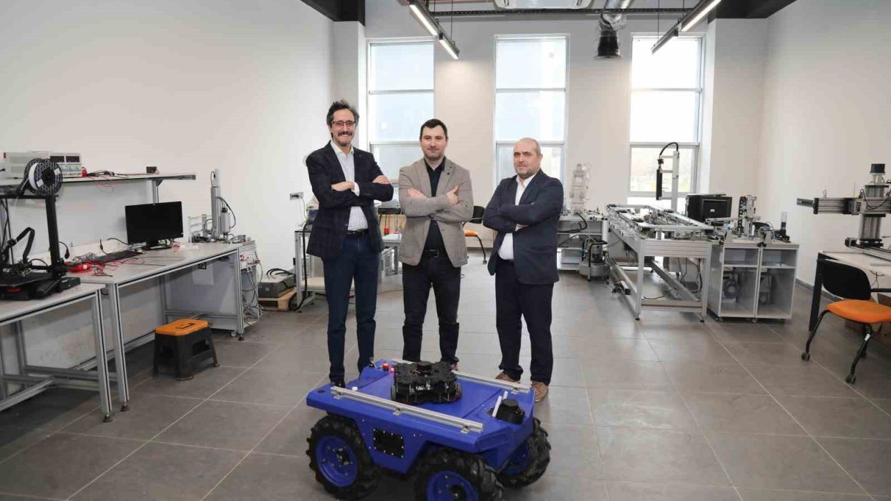 Robotlar artık görevleri kendileri paylaşacak: BTÜ’den yapay zekâ destekli yenilik