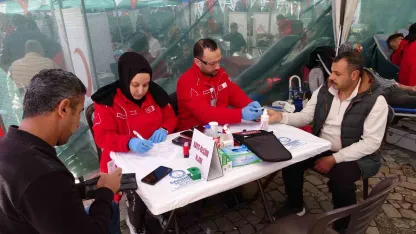 Şahinbey Belediyesi’nin kan bağışı kampanyasına yoğun ilgi