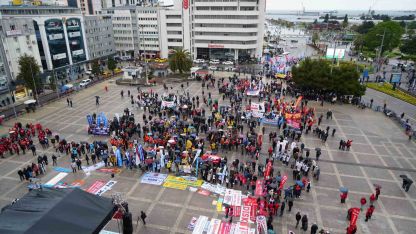 Samsun’da yağmur altında 1 Mayıs kutlaması
