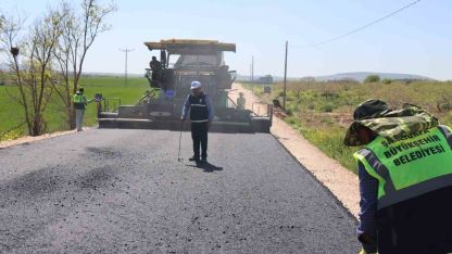 Şanlıurfa’da 14 kilometrelik grup yolunda asfalt seferberliği sürüyor