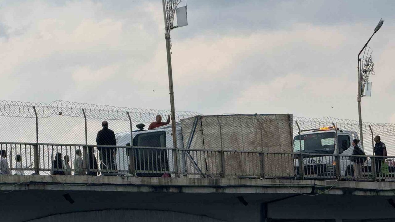 Şanlıurfa’da fırtına ve dolu hayatı felç etti