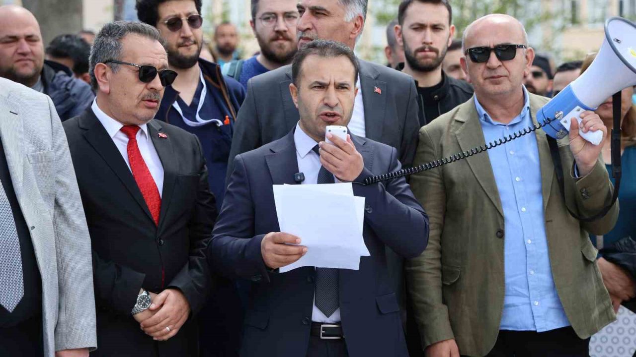 SCÜ çalışanları, bankaların promosyon tutumunu protesto etti